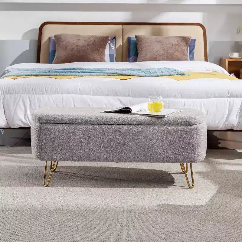 Pouffe de rangement moderne avec coussin d'assise en fausse fourrure